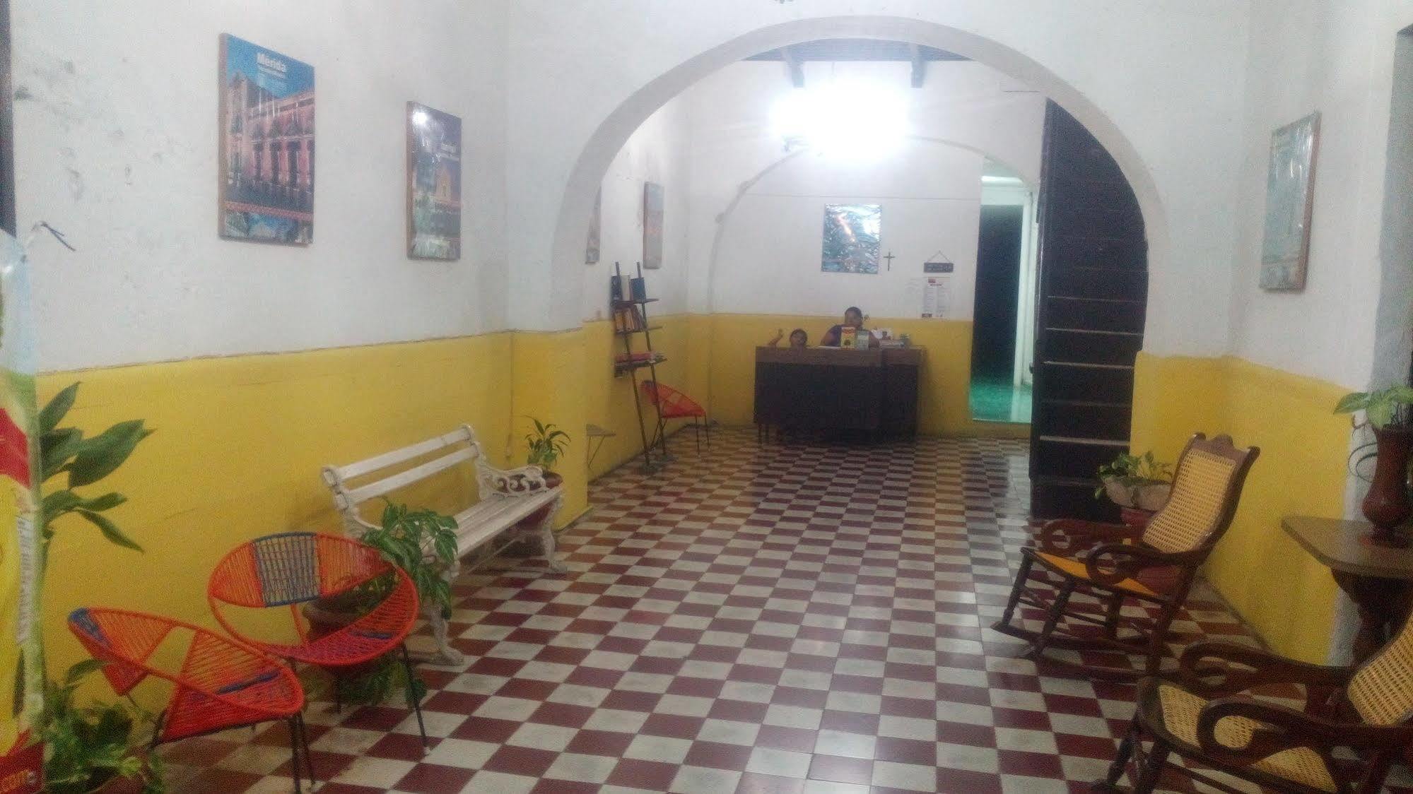 Hotel Sol Colonial Валядолид Екстериор снимка
